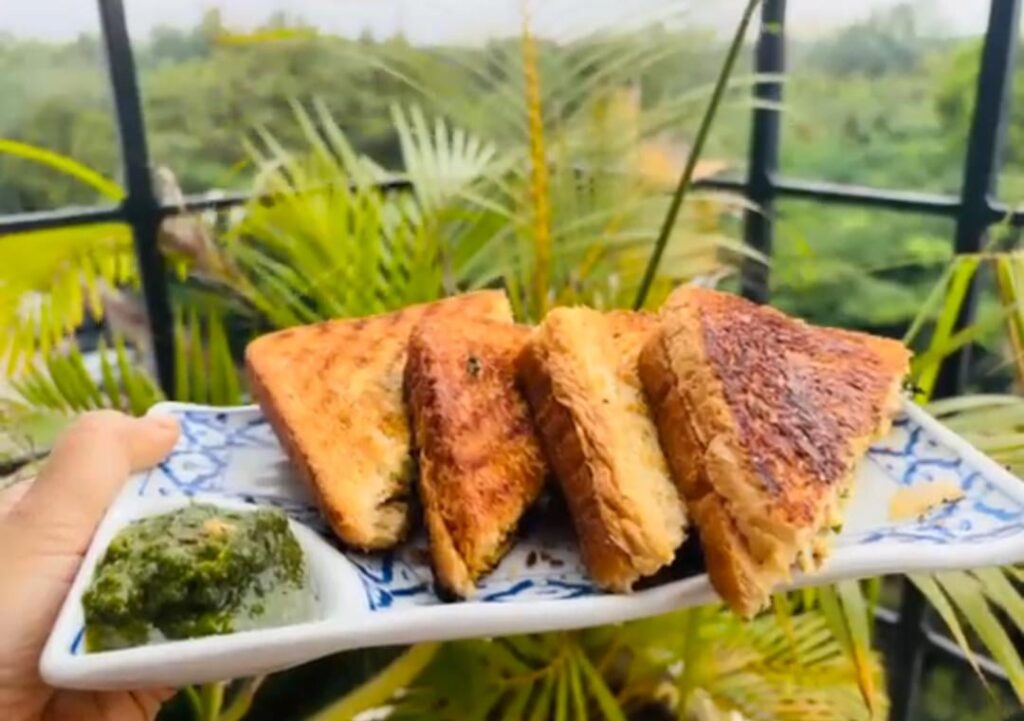 [Homemade] Spinach corn sandwich for breakfast