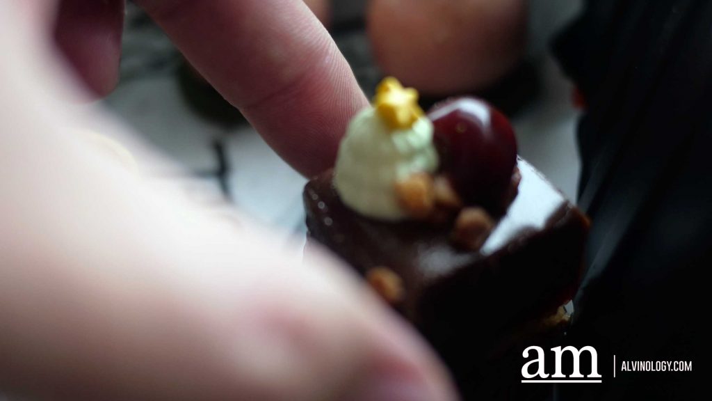 [Review] Rasel Catering's Halal Christmas Menu Brings Comfort and Joy to Singaporean Tables with KITKAT Desserts and Free Festive Blind Boxes - Alvinology