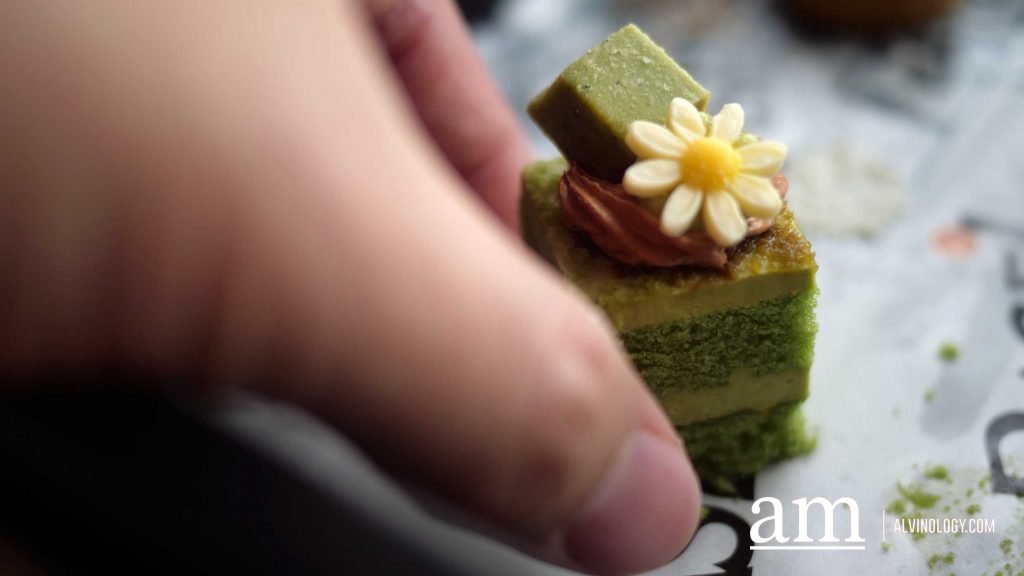 [Review] Rasel Catering's Halal Christmas Menu Brings Comfort and Joy to Singaporean Tables with KITKAT Desserts and Free Festive Blind Boxes - Alvinology