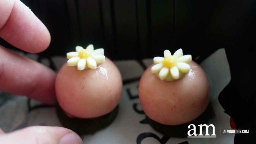 [Review] Rasel Catering's Halal Christmas Menu Brings Comfort and Joy to Singaporean Tables with KITKAT Desserts and Free Festive Blind Boxes - Alvinology