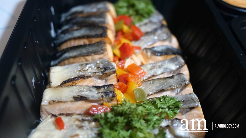 [Review] Rasel Catering's Halal Christmas Menu Brings Comfort and Joy to Singaporean Tables with KITKAT Desserts and Free Festive Blind Boxes - Alvinology