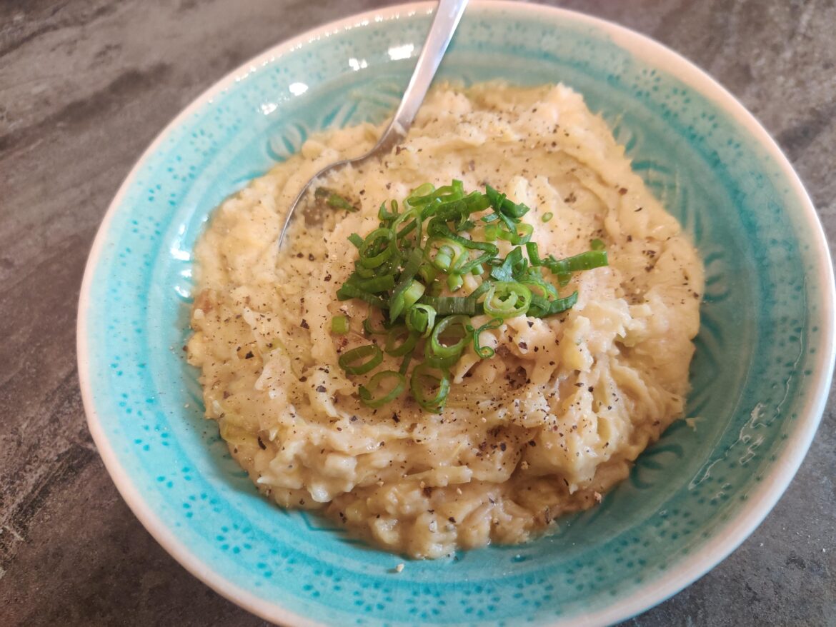 How can such a simple looking dish be so good?! Colcannon – hearty, warming, flavourful How can such a simple looking dish be so good?! Colcannon - hearty, warming, flavourful