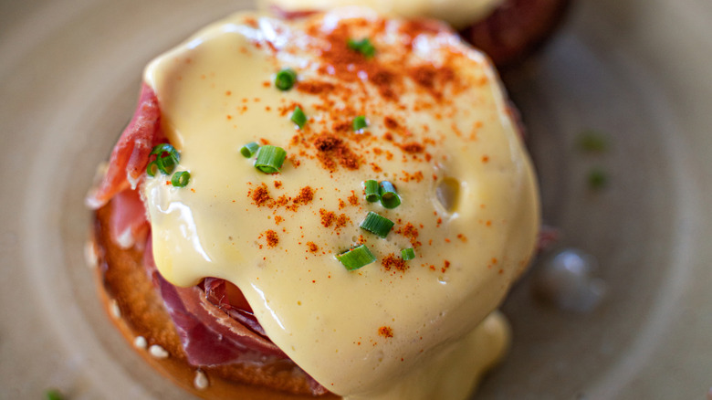 Eggs Benedict with ham