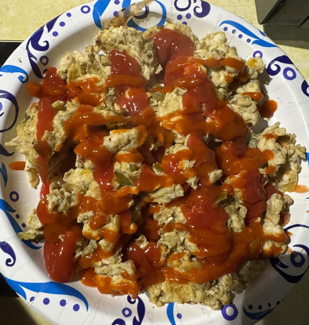 Eggs, egg whites, bell peppers, onions, and jalapeños with sugar free ketchup and sriracha (I know, you can hate me for the ketchup, it’s okay). 308kcal