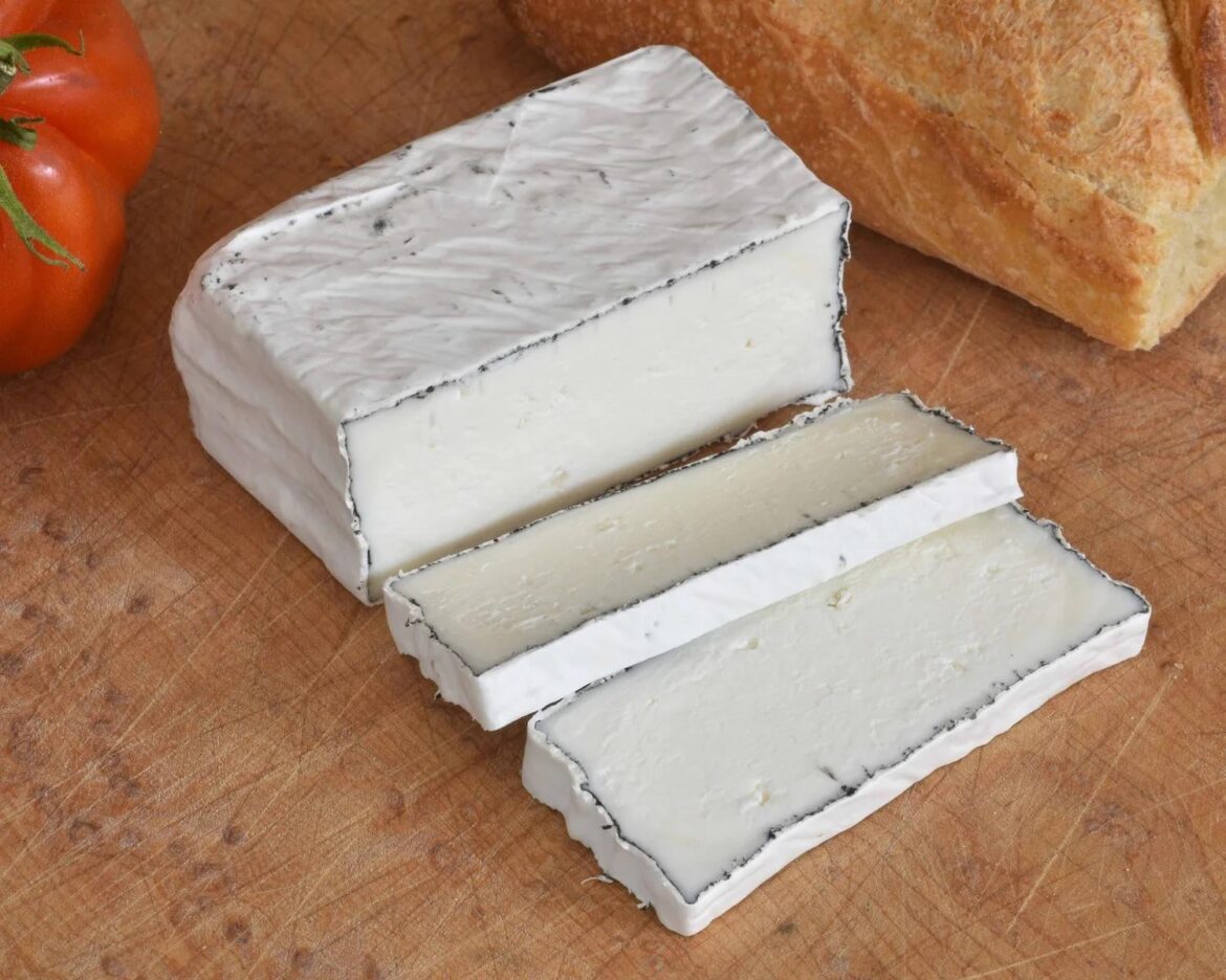 Day 1867 of posting images of cheese until I run out of cheese types: Cowles