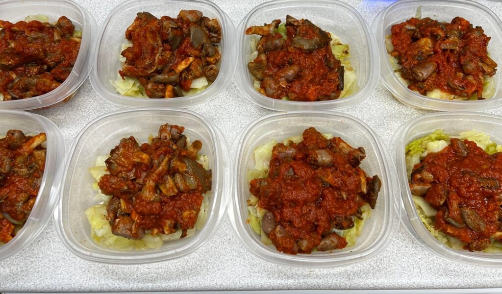 Chicken hearts, oyster mushrooms, cabbage and pasta sauce (310 cals, 21g P) Chicken hearts, oyster mushrooms, cabbage and pasta sauce (310 cals, 21g P)