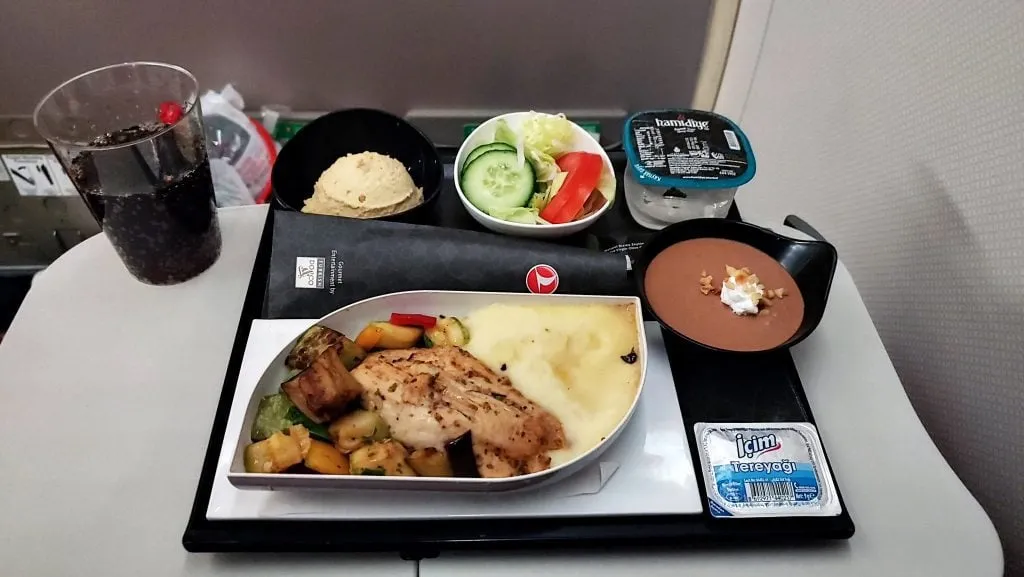 10 Airlines with Best In-Flight Food in the World in 2025 According to Readers