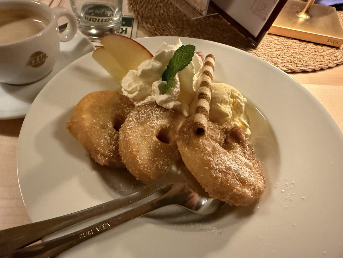 apple fritters / Apfelküchle