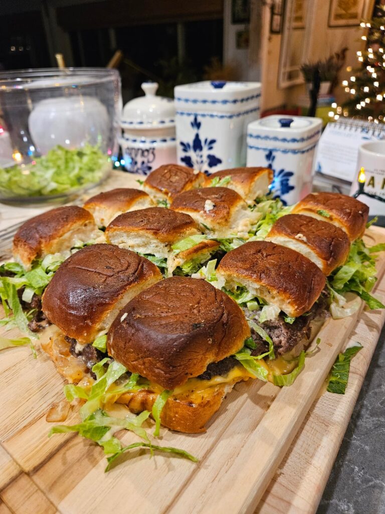 Cheeseburger sliders with tots and broccoli