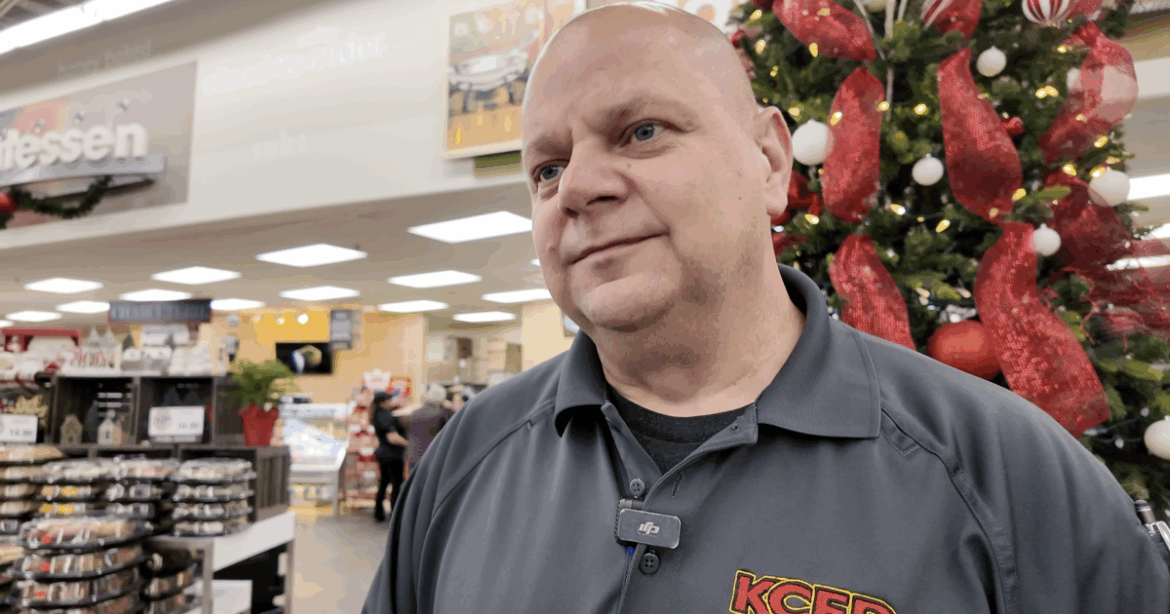 KCFD hosts one-day food drive to support KC-area families during holidays