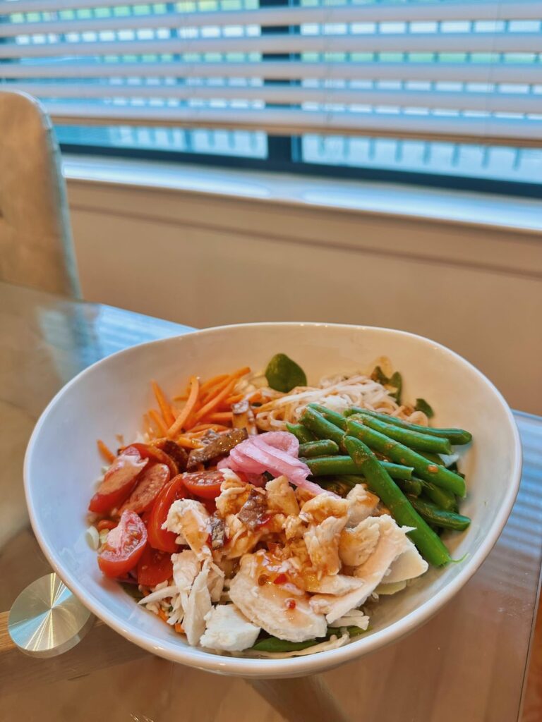 cold noodle salads are my favorite in the summer time (315 cal / 30g protein)