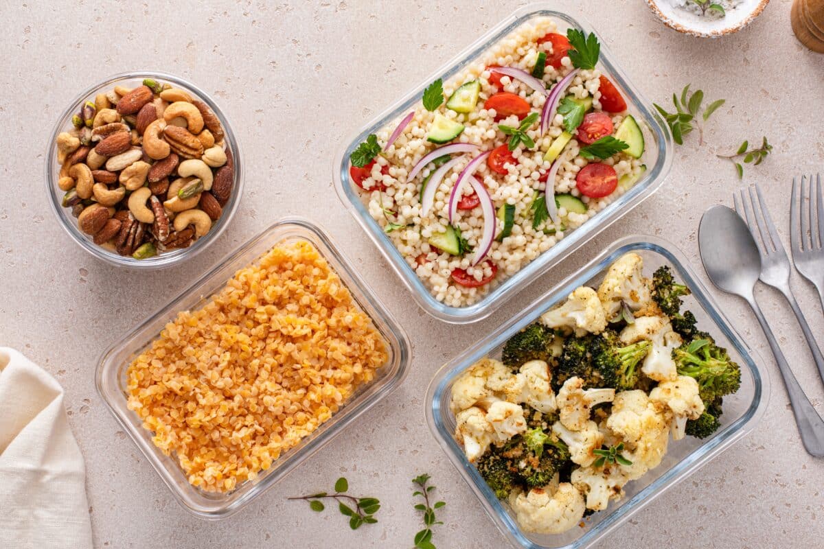 Despite higher "unhealthful" index scores, vegan dieters still shed pounds.