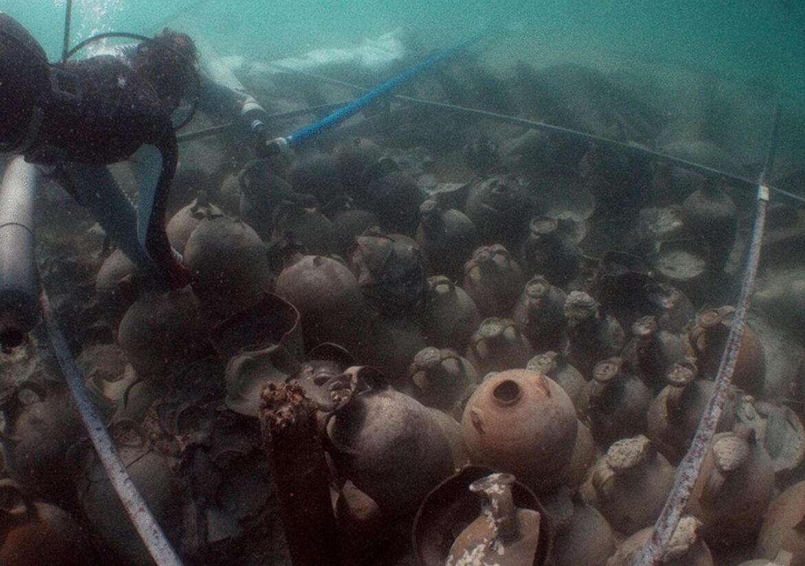 Roman Shipwreck Discovered Off Mallorca Set to Be Raised After 1,700 Years View of the excavation near the bow (Sector 1) with the perfectly stowed cargo