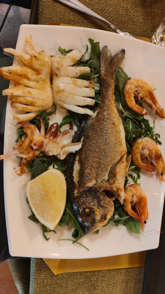 I ate this Sea platter last week from a hotel in CA. Spot the mistake: what's wrong with this dessart ?