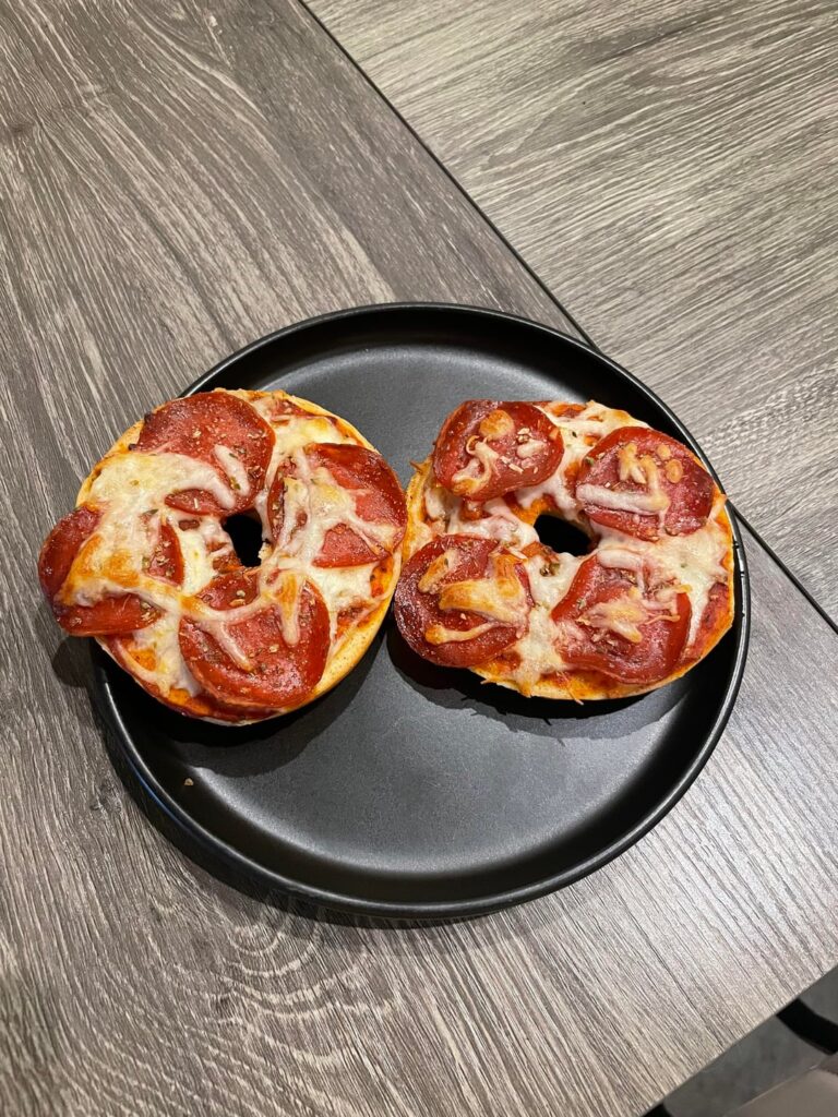 Pizza bagels