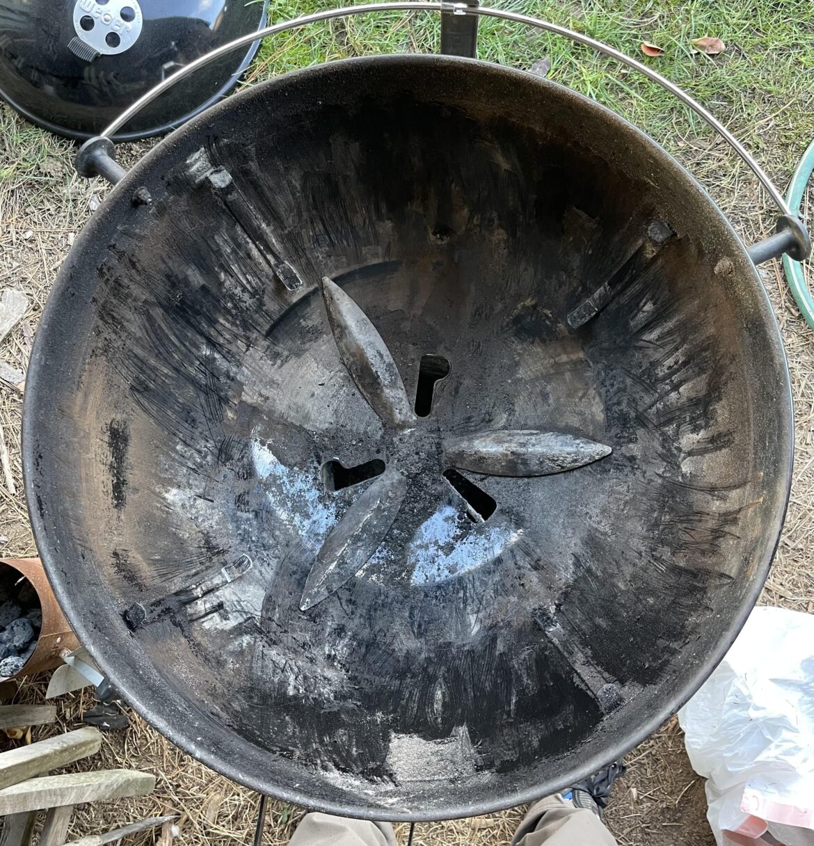 Cleanup day. It’s been a year of good cooks but now it’s time to scrub. Happy grilling!