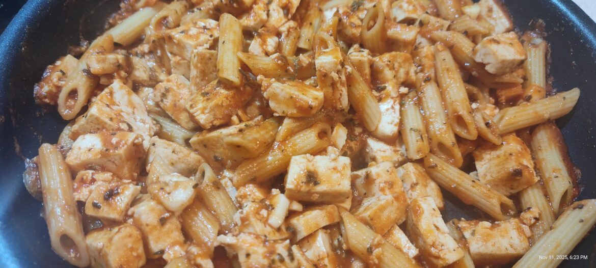Protein packed Penne & Tofu in garlic 🧄 tomato sauce 🤤