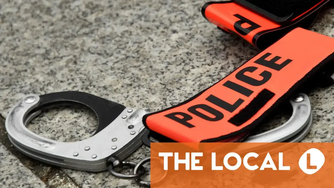 Two detainees flee French jail using bed sheets