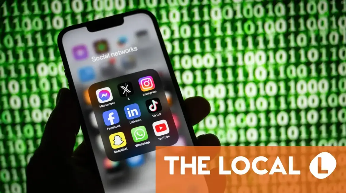 Macron plans mobile phone ban for French high schools