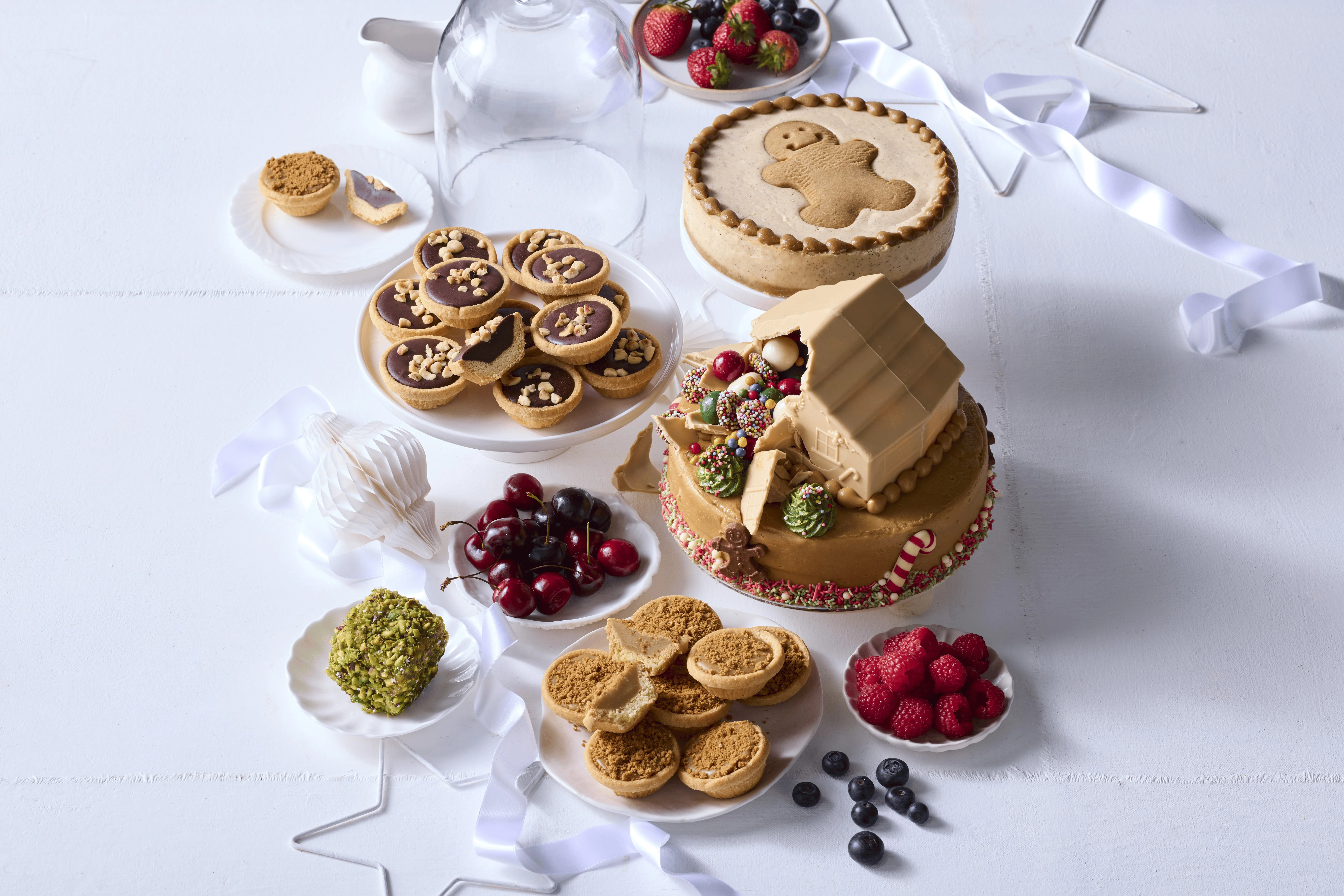 Some of the Woolworths Christmas dessert range for 2025.