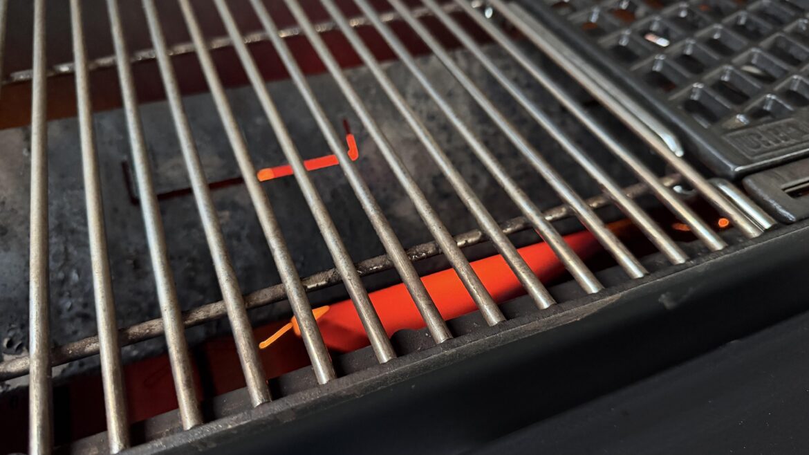 Weber Searwood XL fire box getting red hot?