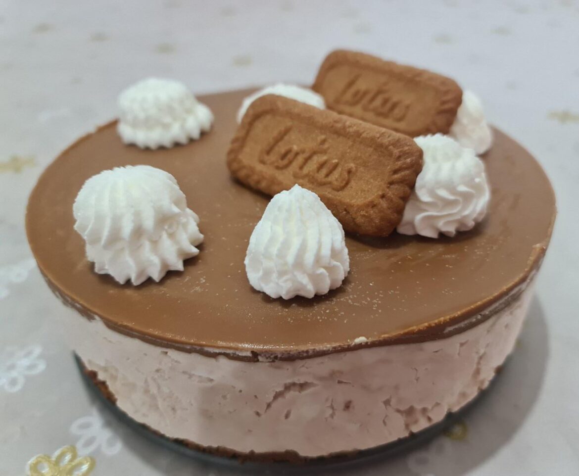 Biscoff lotus cake
