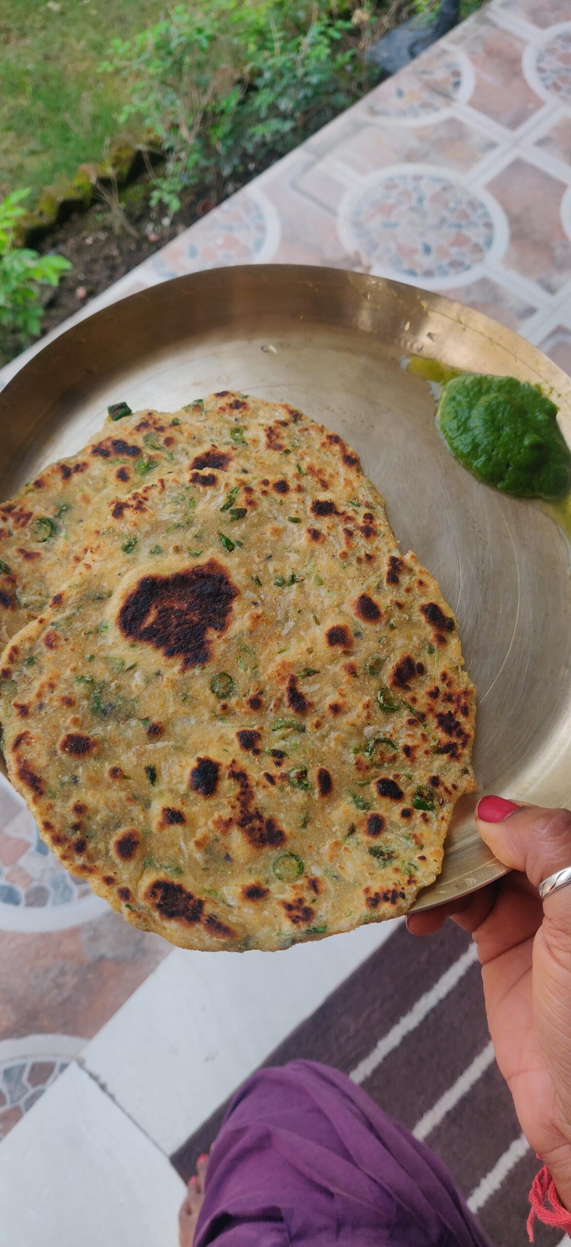 Mooli (Raddish) ke parantthe & Dhaniya (Corriander) chutney! Mooli (Raddish) ke parantthe & Dhaniya (Corriander) chutney!