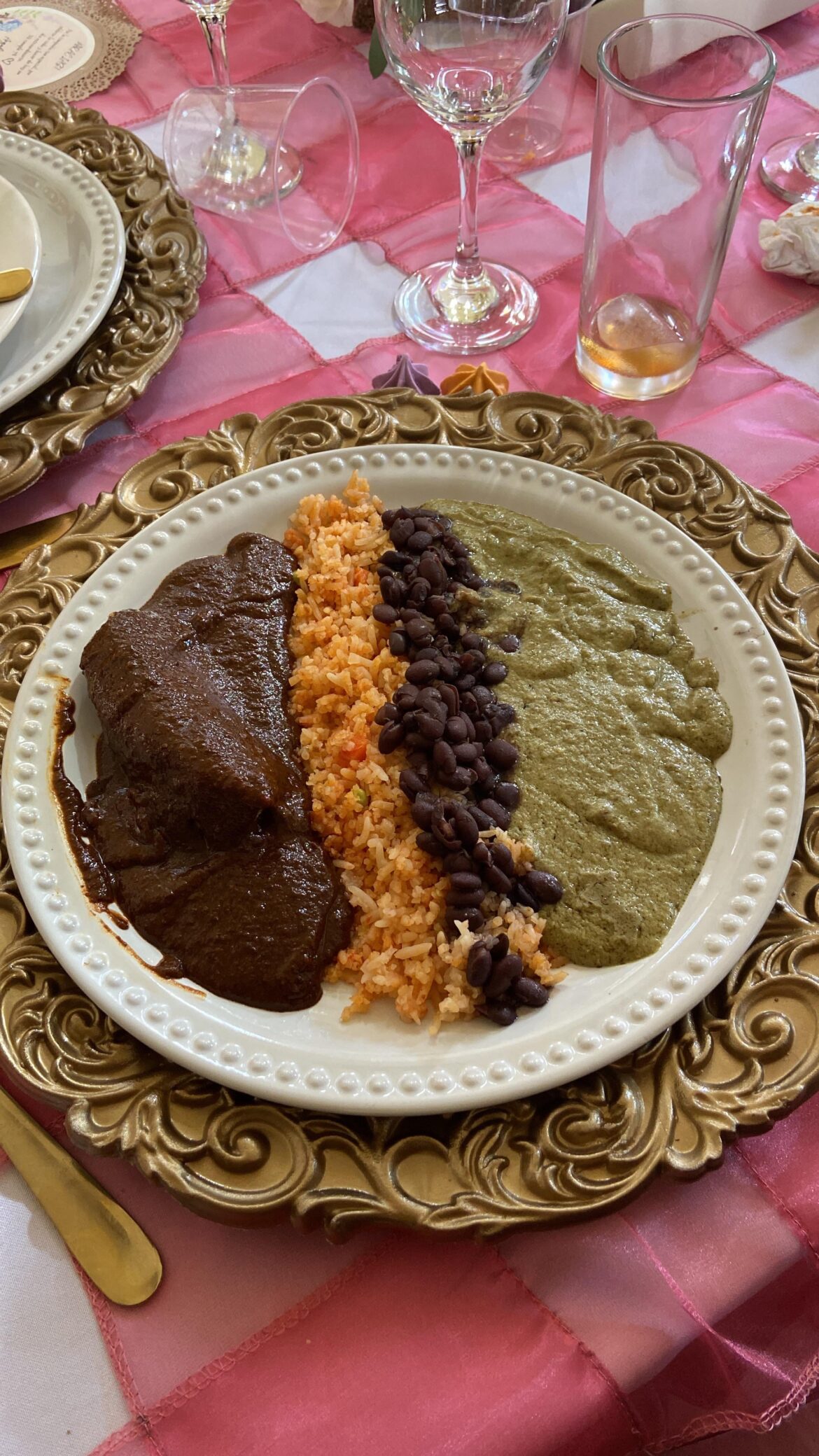 And now a love letter, green and red mole, with rice and black beans, just perfect. Not my cooking this time