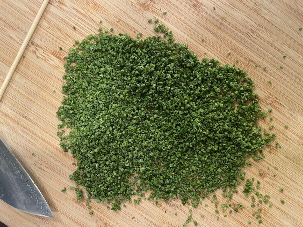 Cutting a cup of chives every day until this Reddit says they’re perfect. Day 25 HALLOWEEN