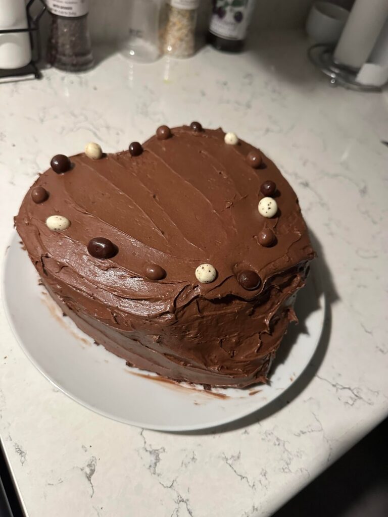 after 2 failed attempts and a mental breakdown, i finally made my mom a less-than-pretty birthday cake🥲