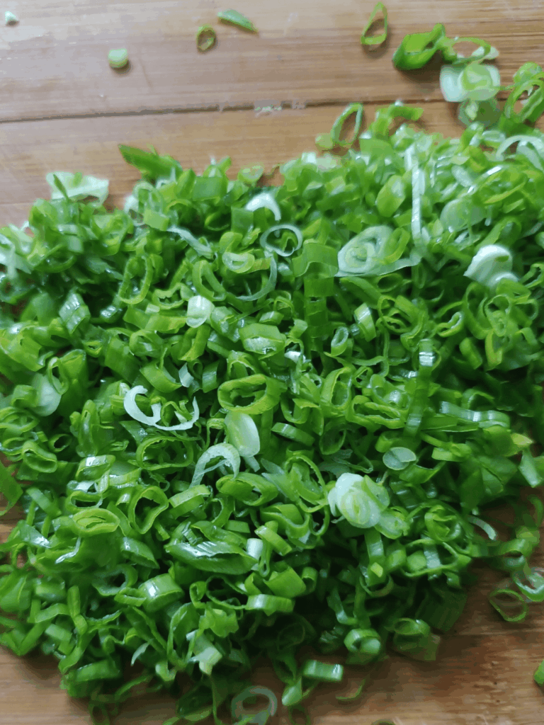 Cutting spring onions only once no matter what Reddit says.