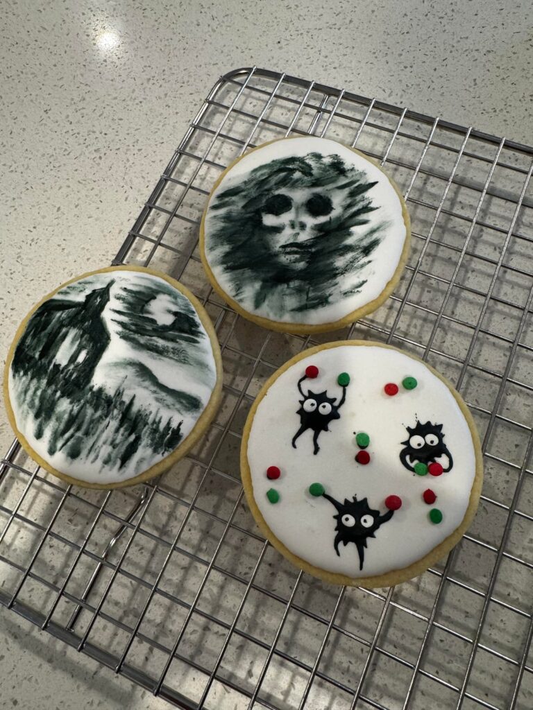 Got frustrated practicing my royal icing & ended up grabbing a paintbrush