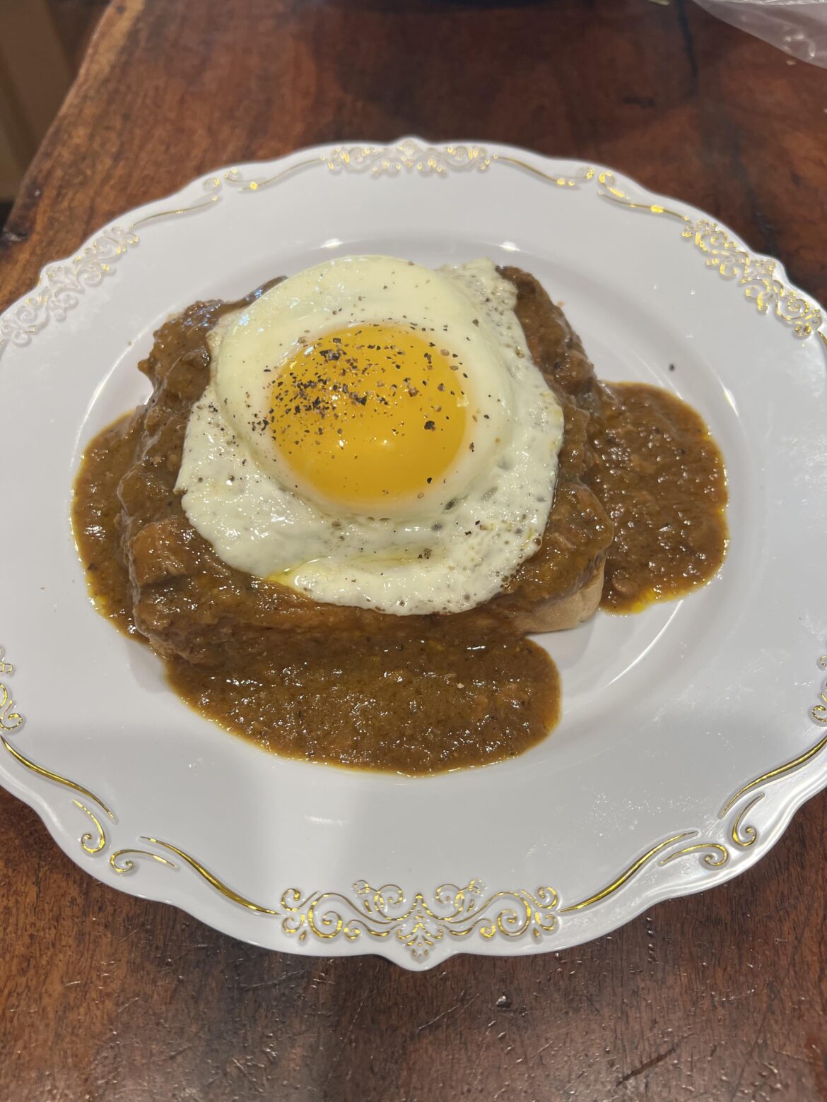 Gravy on Toast w/Egg