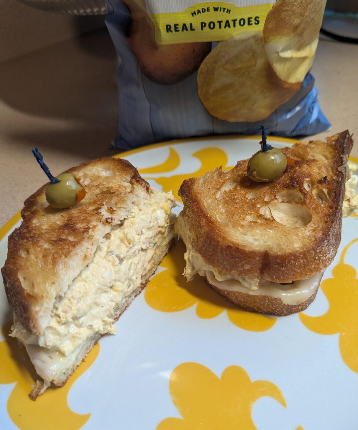 Shalmon shalad with shwish on shourdough aka Sean Connery's favourite sandwich