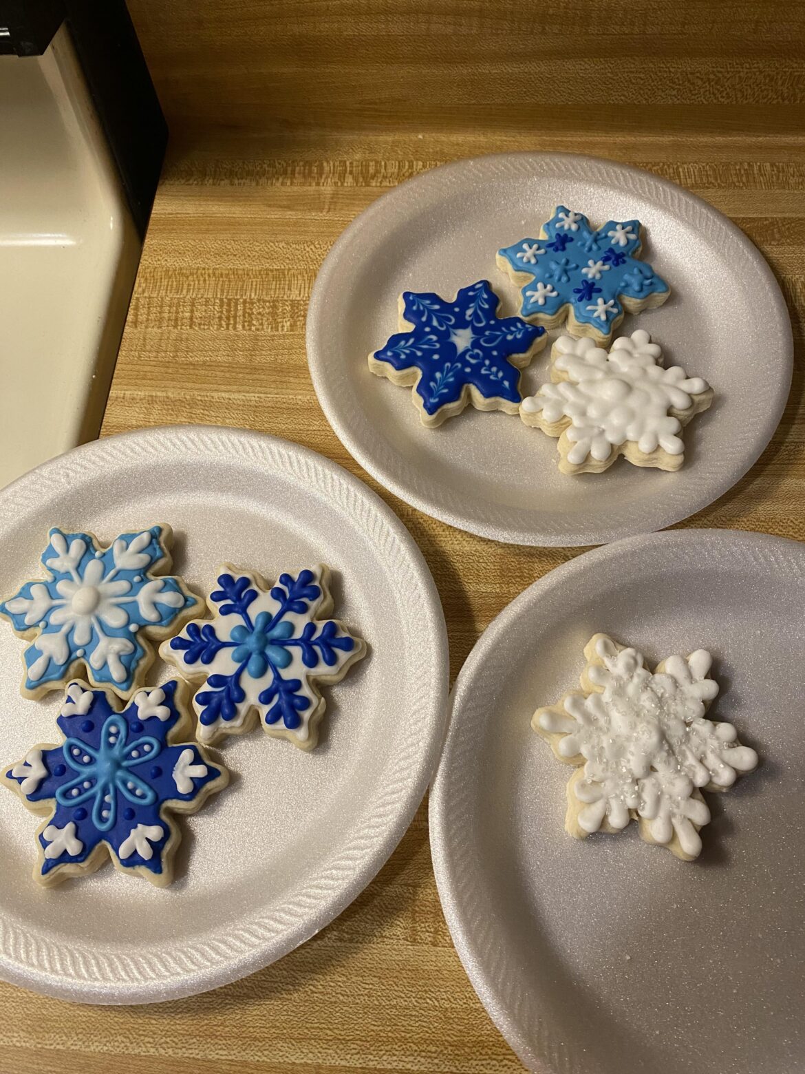 How long can you leave egg white royal icing out to dry? Also how long should it take? Lol