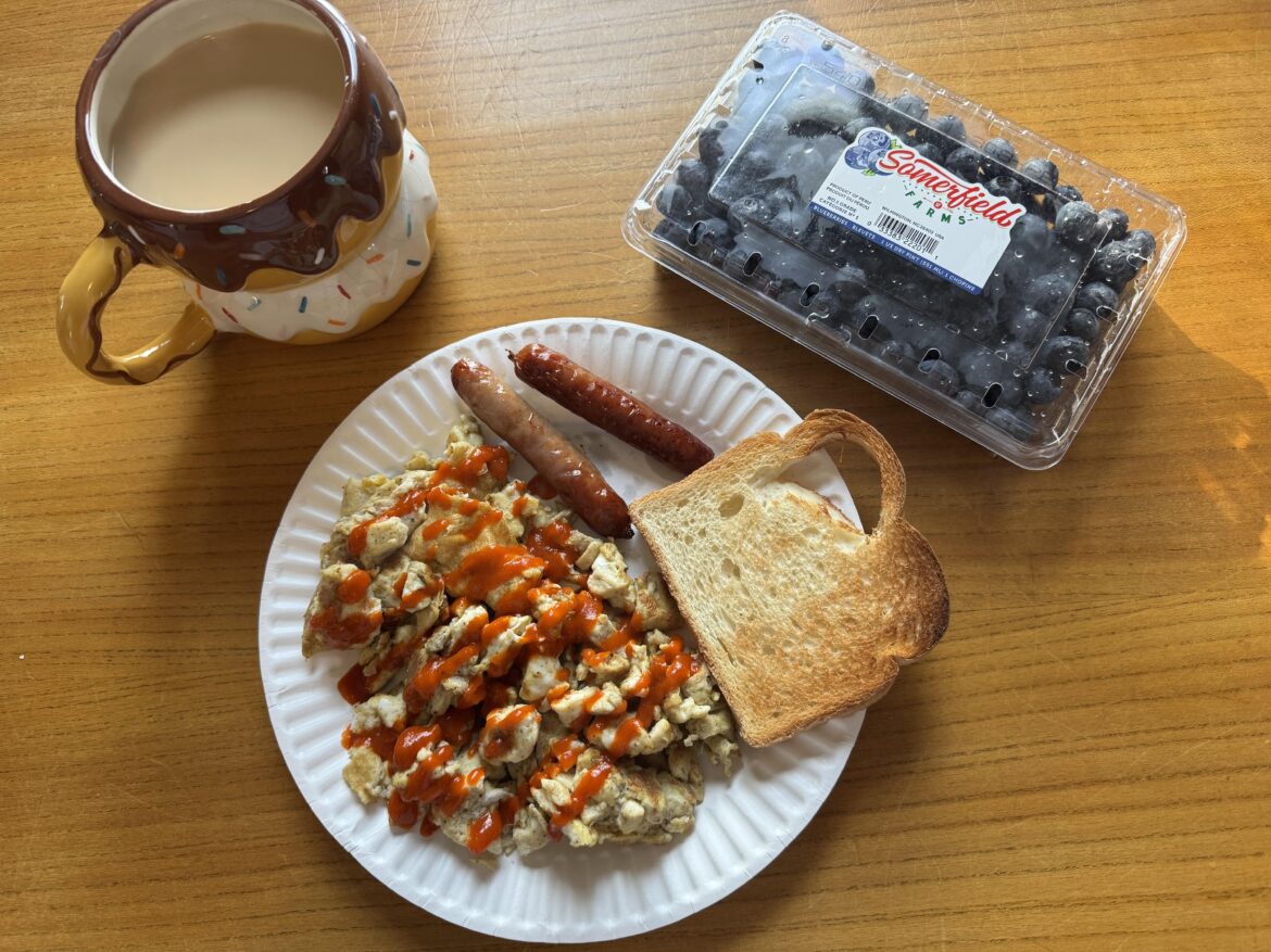 Big breakfast before my 5th day in the gym this week. First lb lost. I’m proud of myself. 606kcal, 48g protein