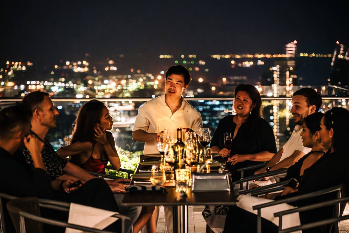 night scenes at 1-alfaro La Luna rooftop bar