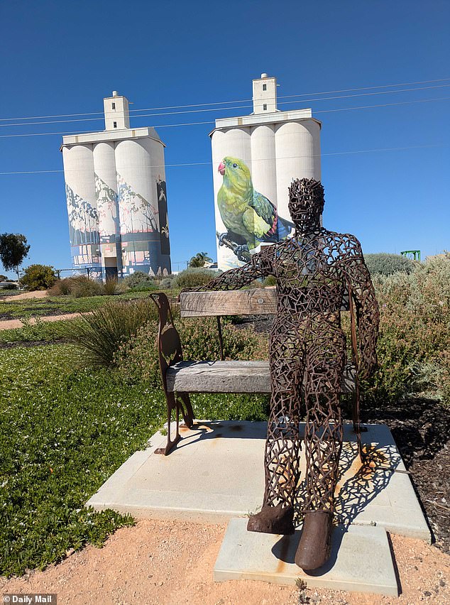 In 2019, artists Garry Duncan and Jimmy Dvate painted the Waikerie Silo Art mural, which takes inspiration from local nature