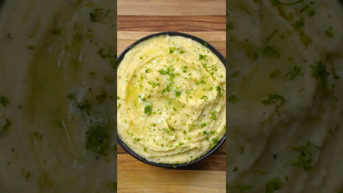 You Won't Believe How Fluffy These Garlic Mashed Potatoes Are!