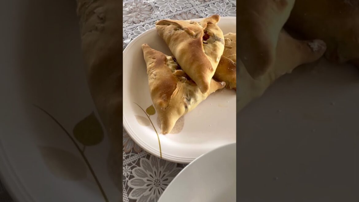 Spinach Fatayer فطاير السبانغ #theCedarSpoon #lebanese #lebanesefood #foodie #nigeria #usa #asia