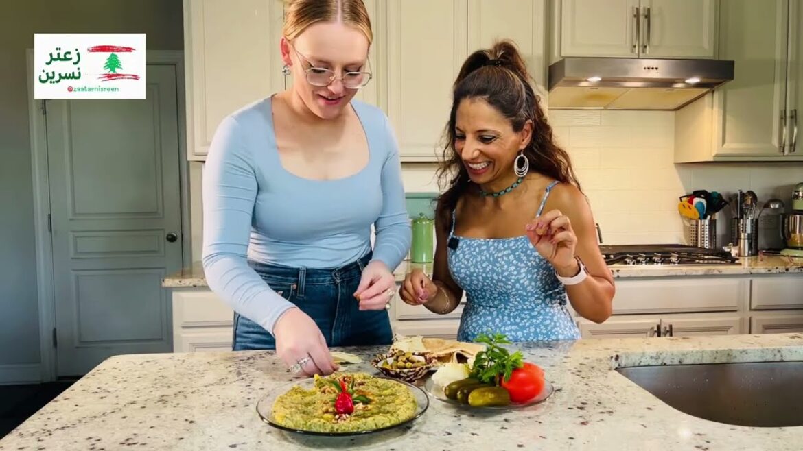 أميركية تأكل الكبة اللبنانية لأول مرة . شوصار ؟  American girl tastes Lebanese kebbeh join the fun