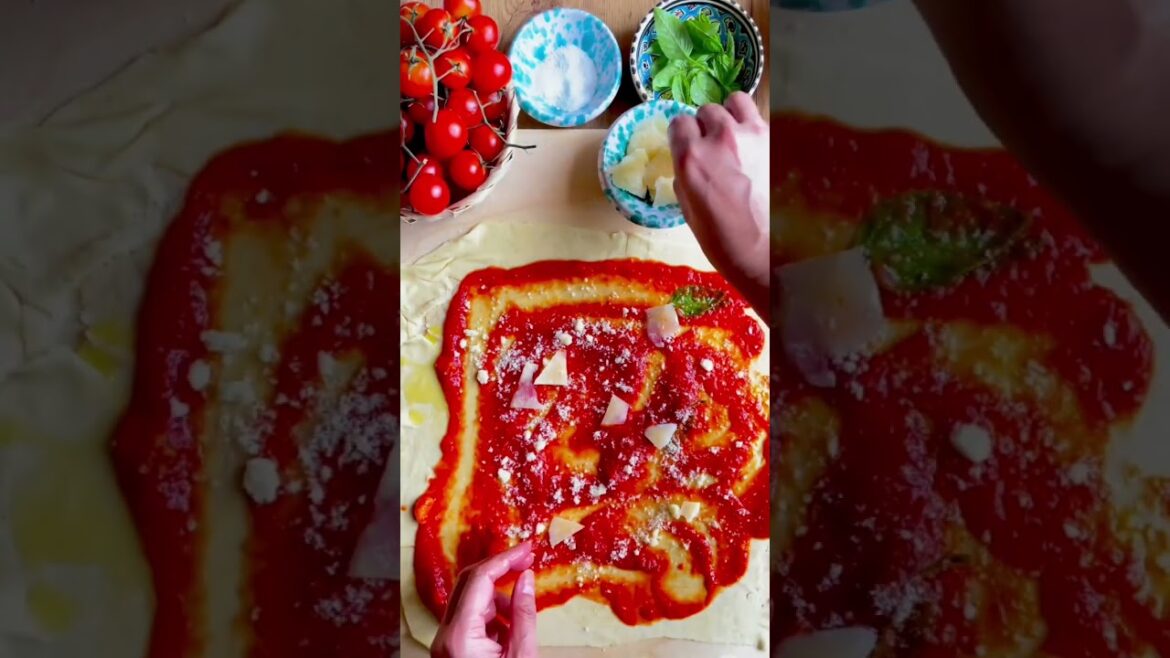 Scaccia Ragusana con pomodoro e formaggio #scacciaragusana #sicilia #ricettasiciliana #homemade”