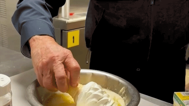 ‘Addictive’ butter-dipped ice cream cones go viral Gif of ice cream in butter