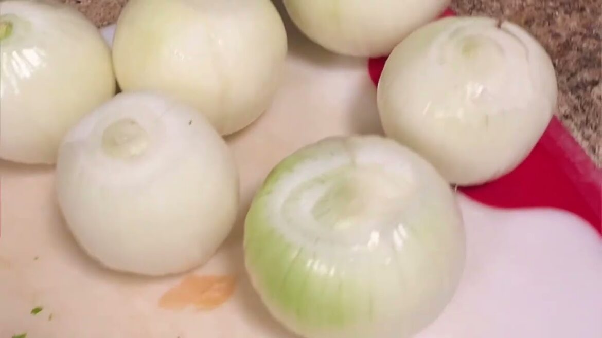 Molokhia with chicken//rice on the side Molokhia with chicken//rice on the side