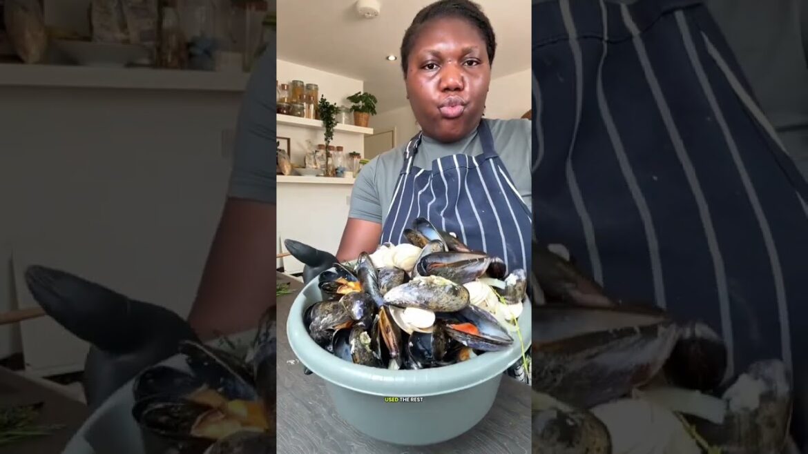 SEAFOOD PAELLA RECIPE #seafoodpaella #paella #paellarecipes #dinnerideas #food