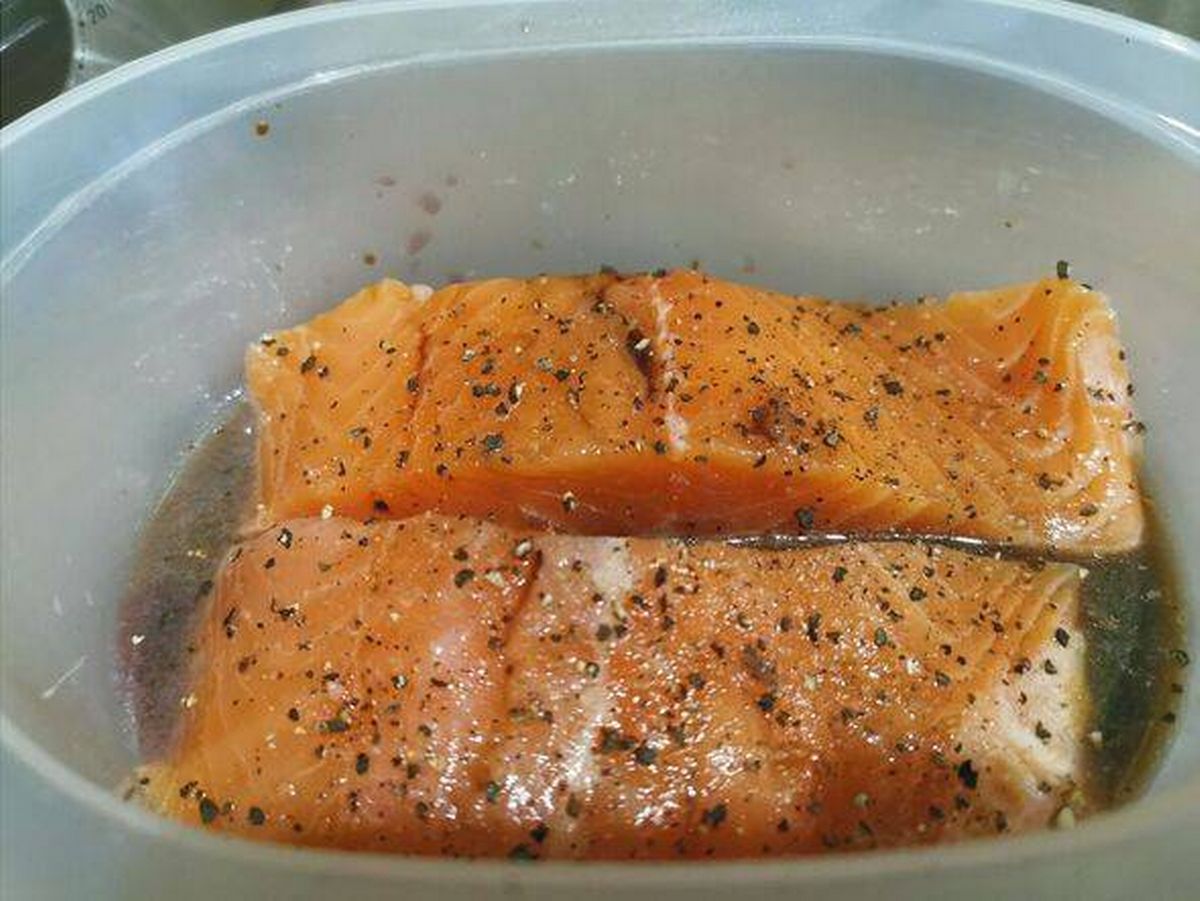 Marinating fresh salmon