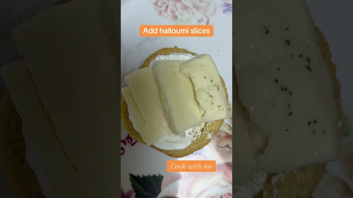 Halloumi salad                                        #halloumi #easysandwichrecipe #shorts