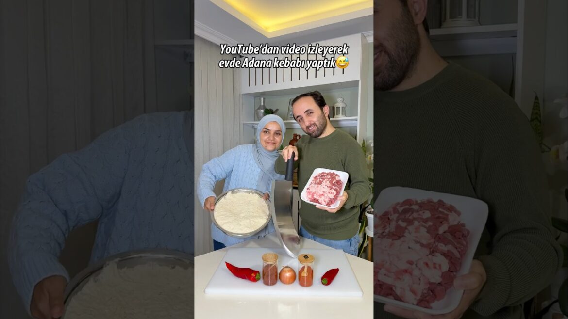 YouTube’dan izleyerek evde Adana kebabı yapıyoruz.