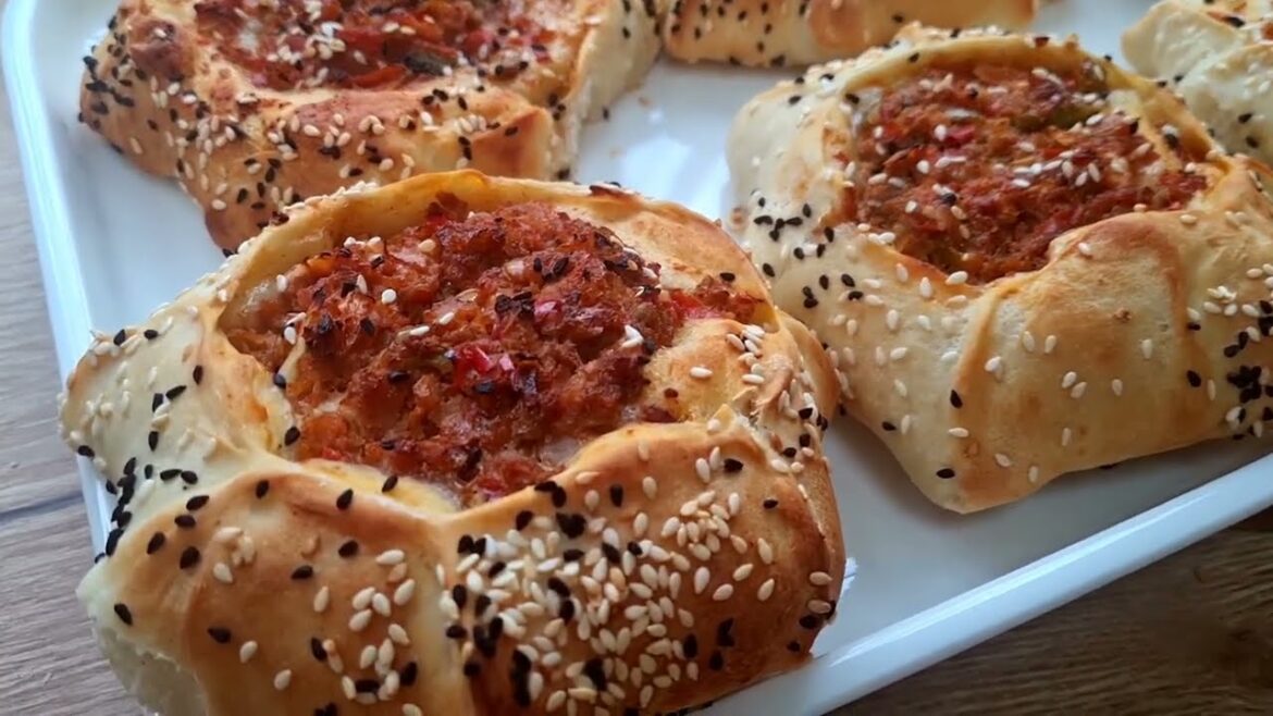 Das ist sehr spezielles Pide mit Hackfleisch das Rezept habe ich aus der Türkei mitgebracht