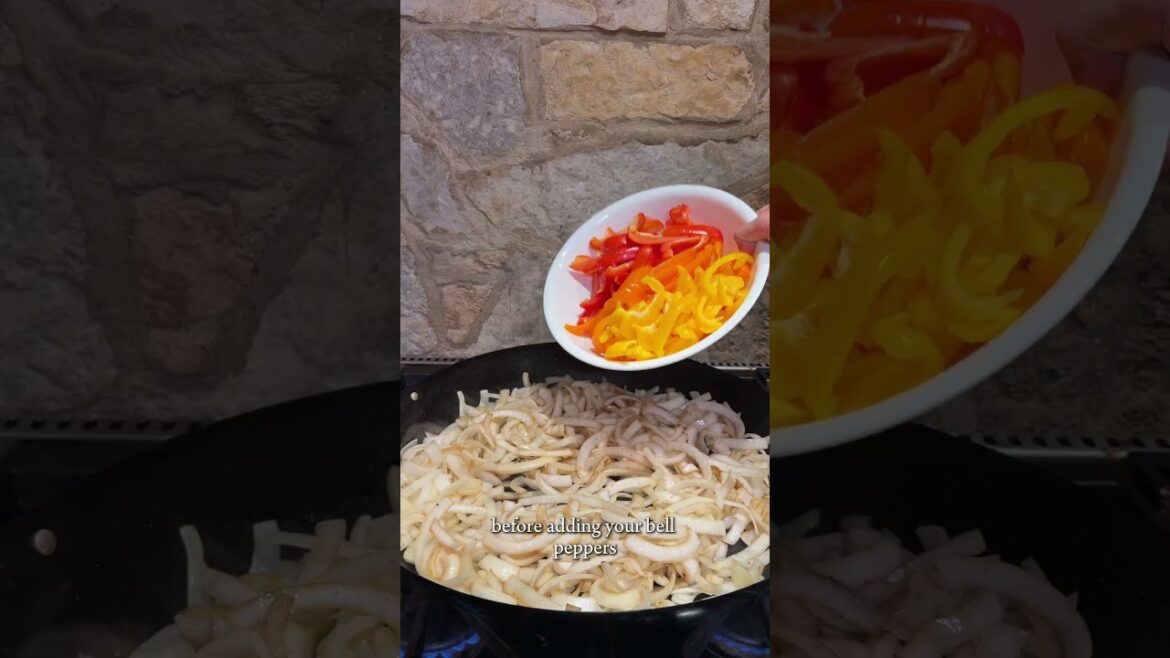 Chicken & Steak Fajitas in 1 pot | Full recipe in Description ⬇️